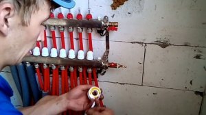 Опрессовка теплого пола воздухом. Монтаж коллектора теплого пола.