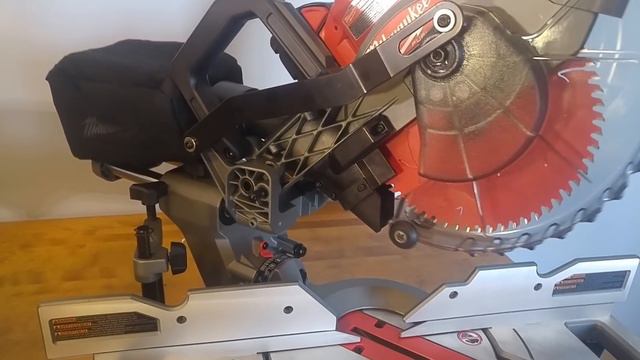 Milwaukee 10" vs 7 1/4" Sliding Miter Saw Features смотреть онлайн