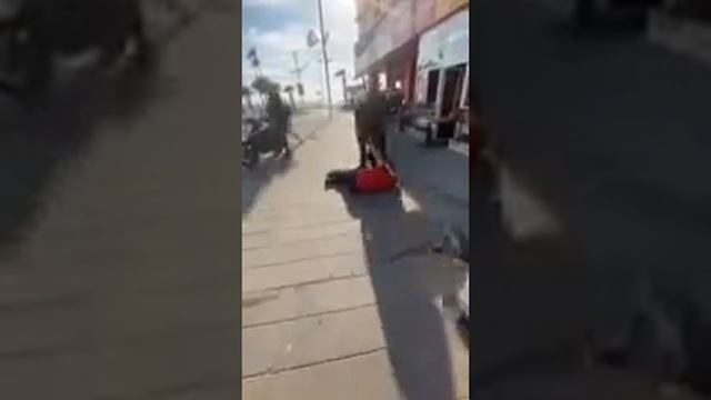 Инцидент произошел в конце апреля в городе Бат-Ям российский пузан матерился на сотрудника смотреть онлайн