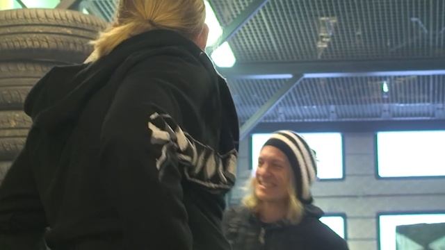 Weed Whacker To Ass Hit!! смотреть онлайн