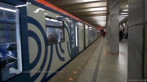 Станция метро «Рязанский проспект», выход в город (и немного поезда Москва) // 2018