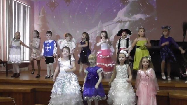 2017-12-24 "Начинаем Новый Год с белого листа". Утренник. Школа искусств. София и её Друзья. смотреть онлайн