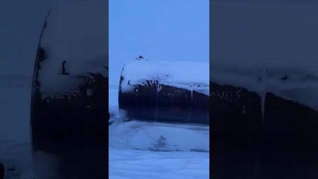 Эту страну не победить. Русские мужики в тундре нашли заправку и офигели от "сервиса" смотреть онлайн