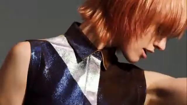 Сервис "Сияющий медный" от Goldwell из коллекции сервисов RED для блондинок! смотреть онлайн