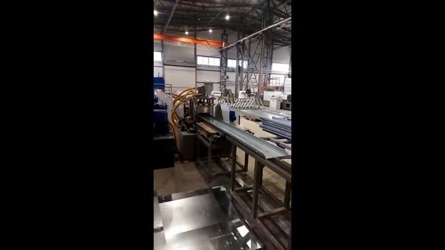 Лоток кабельный перфорированный  и крышка лотка автоматическая   регулировка типоразмеров