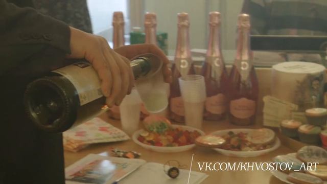 Летняя выставка Хвостова Алексея: Трамваи, Питер, Девушки и Странные картинки. смотреть онлайн