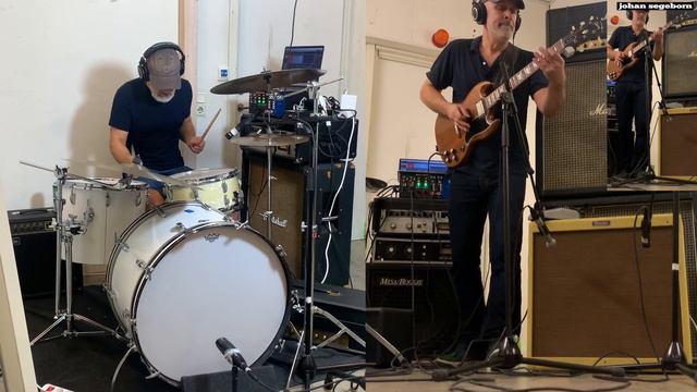 If you find a Fender Blues DeVille with Blue Alnicos, BUY IT!! смотреть онлайн