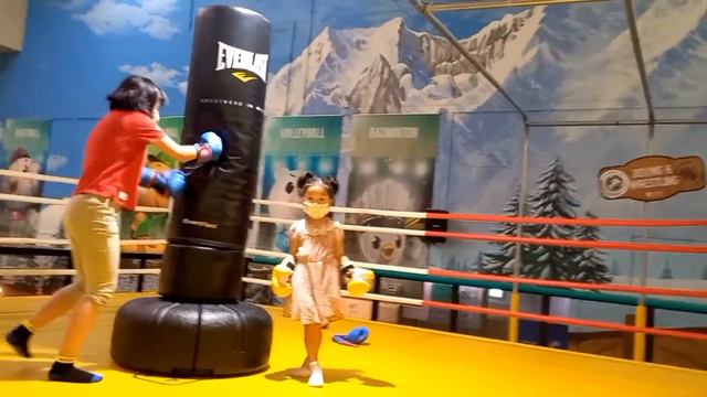 볼베어파크 부천 Спортивный игровой центр "Ball bear park" в Пучоне смотреть онлайн