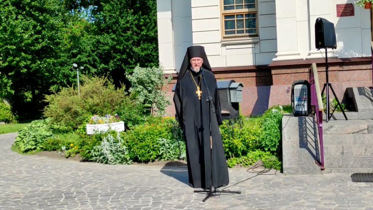 Слово настоятеля храма Всех Святых в Земле Русской Просиявших архим. Иеронима в День памяти и скорби смотреть онлайн