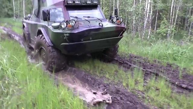 БРДМ Доминатор-М по грязи на старой лесной дороге. смотреть онлайн