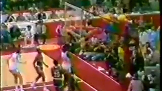 1977 NCAA Final Four semifinal end of game Marquette UNC-Charlotte смотреть онлайн