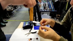 Вяжем самый ходовой монтаж для ловли пеленгаса на червя. Немного о форме грузов и цвете поплавков.