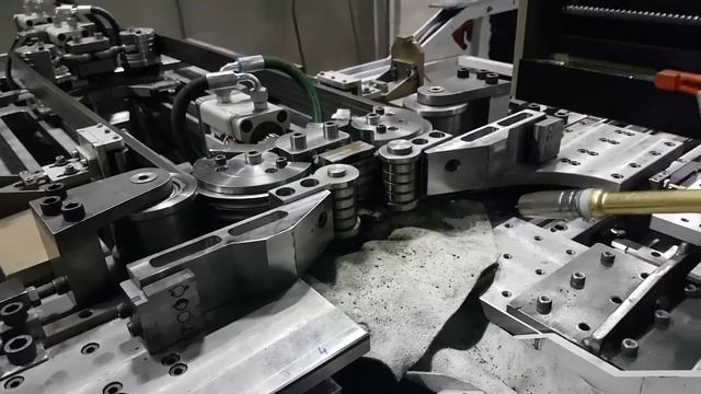 Производство гладильных досок : автоматическая гибка и стыковка рамки смотреть онлайн
