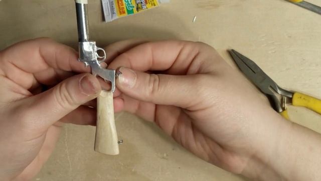 Jessi's Craft Corner: Episode 010, The Metal EE-3 смотреть онлайн