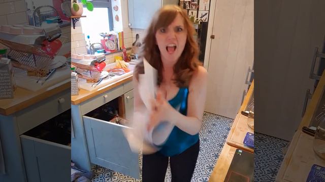 I Will Survive Gloria Gaynor coronavirus parody cover смотреть онлайн