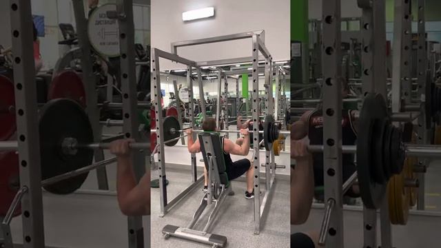 Жим штанги сидя широким хватом 77.5кг. смотреть онлайн