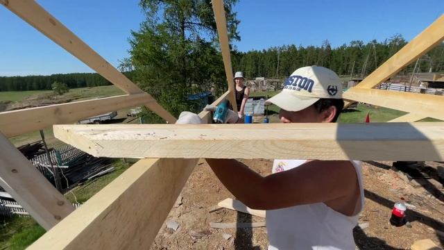 Ремонт дома/ замена шифера на металлочерепицу/ Уйбаан уһанар/ Дириңңэ смотреть онлайн