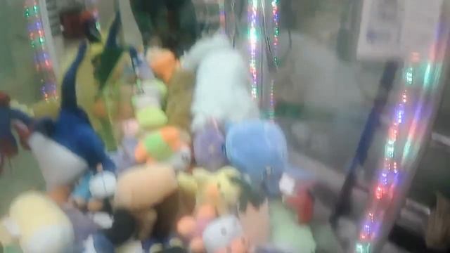 Взломал алгоритм автомата-хватайки! Выиграл все игрушки!!! смотреть онлайн