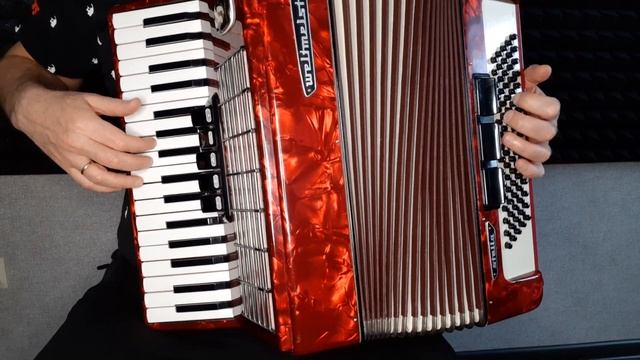 Песня к празднику 8 марта. Как играть на аккордеоне "Букет из белых роз". смотреть онлайн