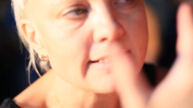 Израильский парикмахер рассуждает о своей профессии смотреть онлайн