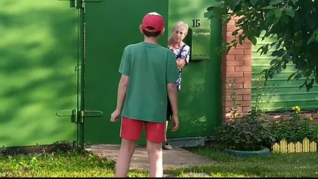 СМЕШНЫЕ ПРАНКИ НАД СОСЕДЯМИ) ГОВОРИМ СОСЕДЯМ ЧТО МЫ ДАУНЫ!) смотреть онлайн