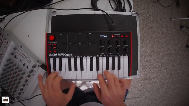 Live Looping with AKAI MPK Mini (Hip hop Loop) смотреть онлайн