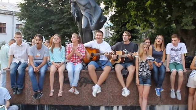 Вуличні співи - Повстанський комарик. Тернопіль 03.08.2014 смотреть онлайн