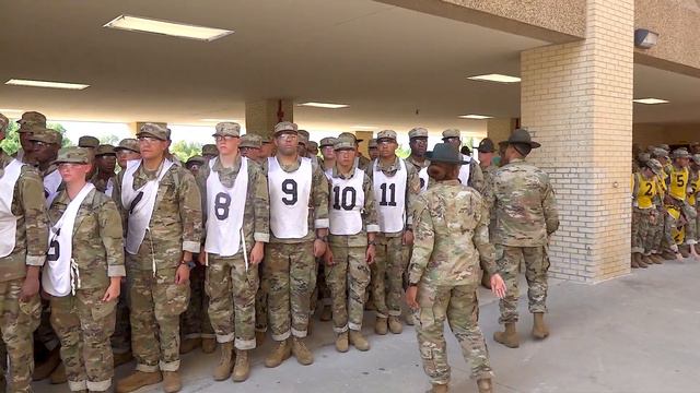 Army Boot Camp Documentary Day 1 - Shark Attack - Meet Drill Sergeants смотреть онлайн