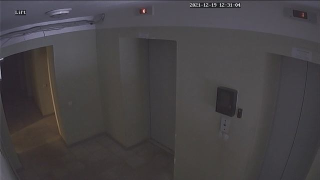 Подозрительная женщина в подъезде 19.12.2021 в 12:30