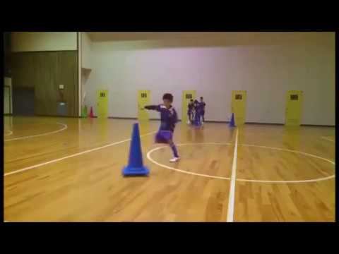 Футбольное упражнение на дриблинг и скорость реакции смотреть онлайн