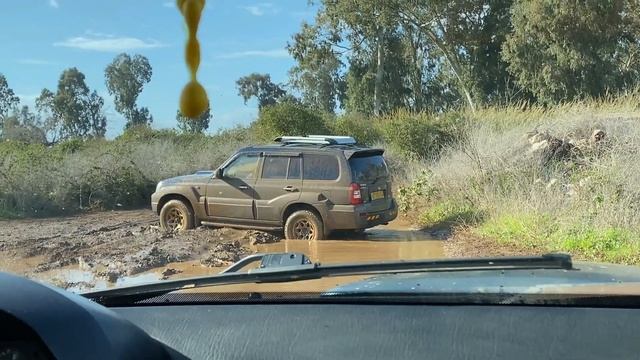 Hyundai Terracan в грязи -Terracan in mud ( בוצ- נחל ירקון ) смотреть онлайн