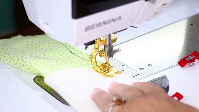 How to Sew a Lined Eyeglass Case - Sunglass Case Sewing Tutorial - Easy Beginner Sewing project смотреть онлайн