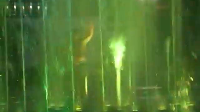 Танцующий в фонтане!Туапсе 2012 смотреть онлайн