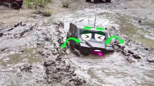 Игрушечные внедорожники тонут в грязи, мультик про внедорожники
