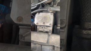 Замена датчика охлаждения Ауди а6 с5 1999г где термостат. Перегрев машины