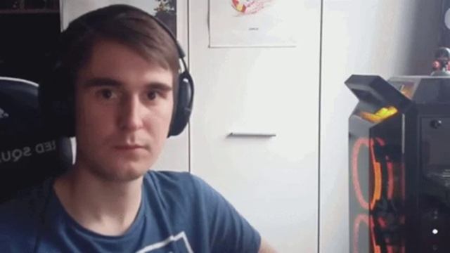 Альт сидит на кресле и смотрит в камеру 1 час под Give A Fack [Phonk]