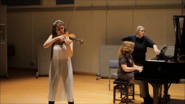 Eleanor Corr and Aleksandra Myslek - Shostakovich Violin Concerto no. 1: II. Scherzo смотреть онлайн