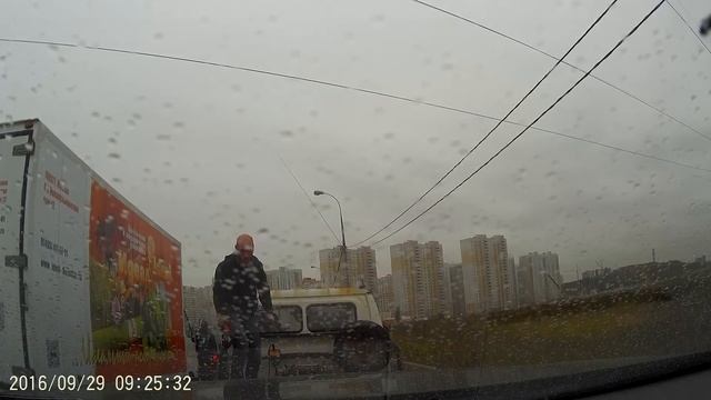 Грузят на эвакуатор смотреть онлайн