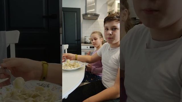 Пельмени Цезарь #1. Травимся полуфабрикатом смотреть онлайн