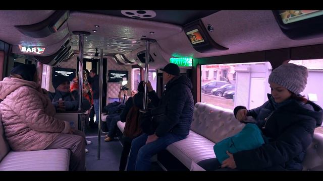 Люкс автобус в общественном транспорте - Реакция людей смотреть онлайн