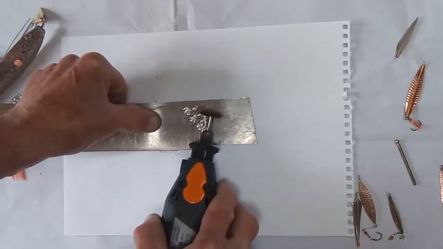 Быстрый и эффектный способ нанесения гравировки на блесны. смотреть онлайн