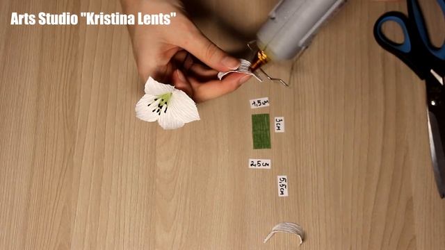 Мастер-класс. Лилии из гофрированной бумаги. Цветы для букета. The lilies. смотреть онлайн