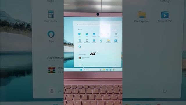 Laptop 14 inci baru AST J4125 pink 8+256GB SSD смотреть онлайн