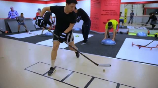 Тренировочные моменты из жизни любителей хоккея! смотреть онлайн