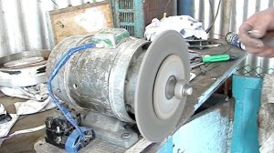 Долы на клинке без лишних примочек.