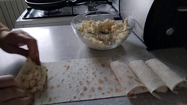 Конвертики из лаваша с творогом. Рецепт лаваша с творогом. Лаваш с начинкой! Завтрак за 10 минут. смотреть онлайн