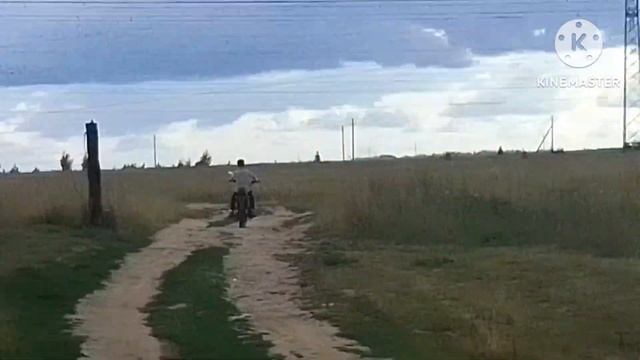 У МЕНЯ ПОЯВИЛСЯ МОПЕД ТРИКЛЕР,ПРЯМО ИЗ САЛОНА.НО.... смотреть онлайн