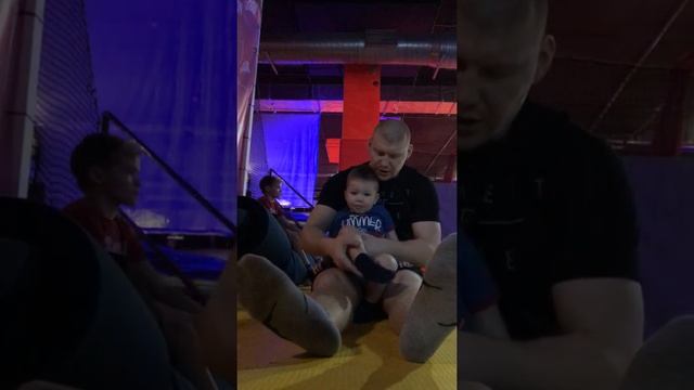 Простая разминка перед батутом для детей 2-3 лет. смотреть онлайн