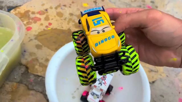 Disney Pixar Cars falling into deep pool, Lightning McQueen, Tow Mater, Mack, Sally, Francesco смотреть онлайн
