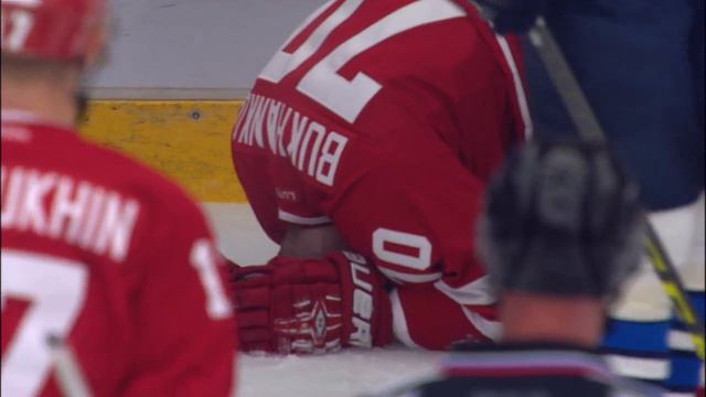 Березин удалён до конца игры / Berezin gets major penalty for boarding on Bukhanko смотреть онлайн